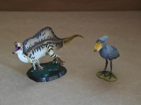 スピノサウルスとハシビロコウ