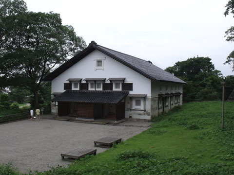 鶴丸倉庫