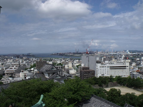 最上階から和歌山港方面を望む