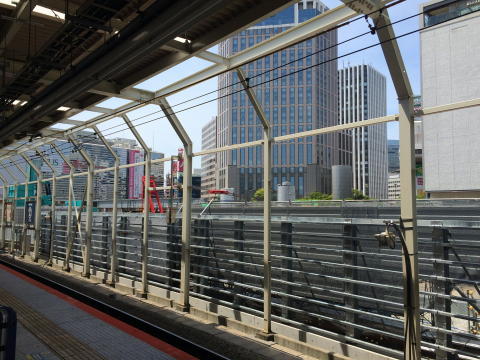 横須賀線ホームから見た駅ビル解体直後の写真