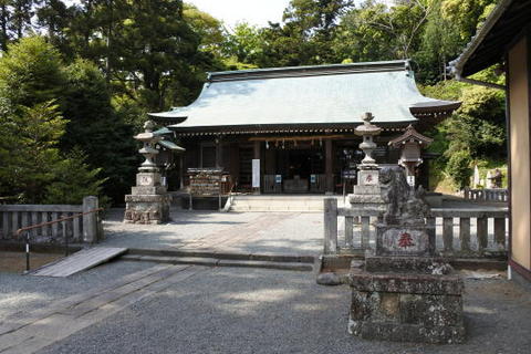 神社本殿は立派な造り