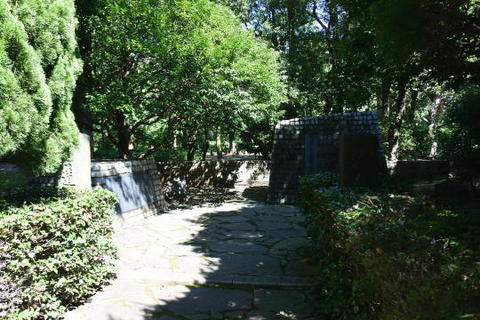 近衛歩兵第二連隊跡の碑