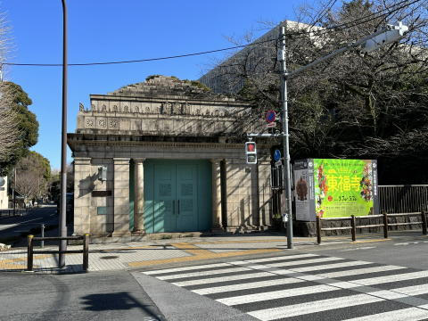 博物館敷地の角にある謎の建造物