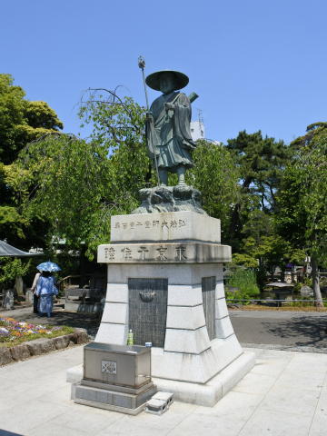 弘法大師立像のアップ