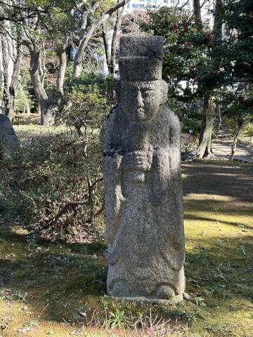 この石像は朝鮮半島由来のもの？