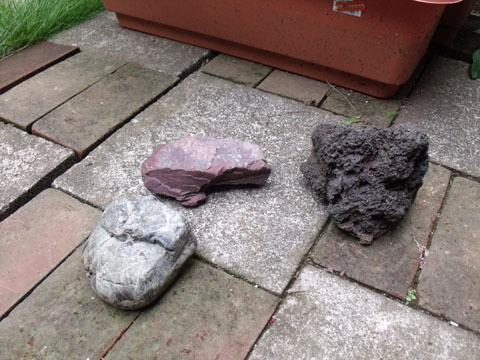 ３種の石