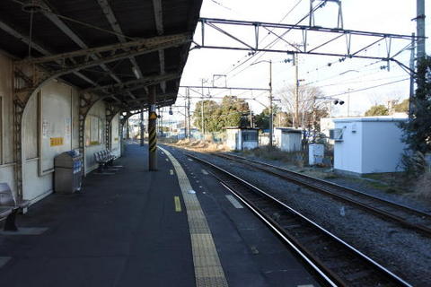 駅のホームも「昭和」風