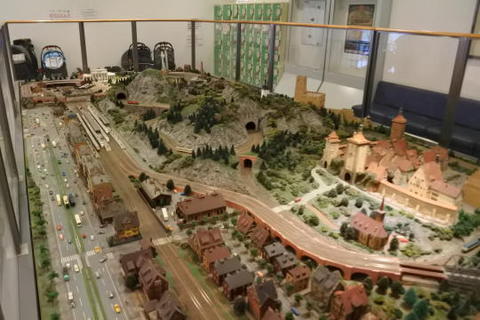 ドイツの風景を再現した鉄道ジオラマ