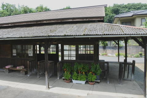 大正時代の駅舎がそのまま使われている
