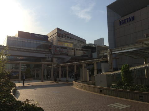 JR立川駅側から見たモノレール立川北駅
