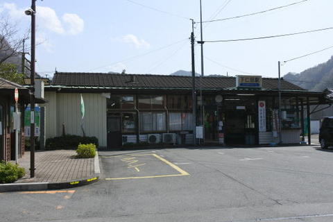 下仁田駅の駅舎
