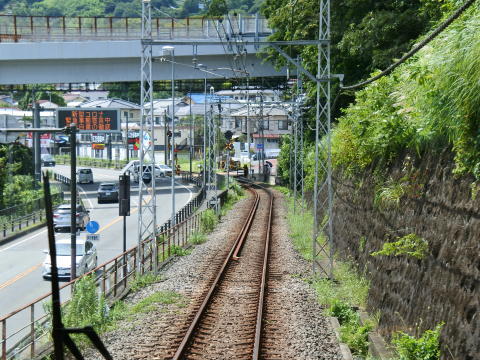 箱根湯本までは国道１号線に沿って走行