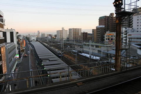 西船橋駅の武蔵野線ホームは高い位置にある