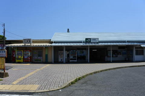 駅舎はJRといすみ鉄道と隣接している構造