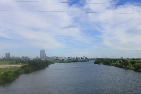 江戸川を渡る