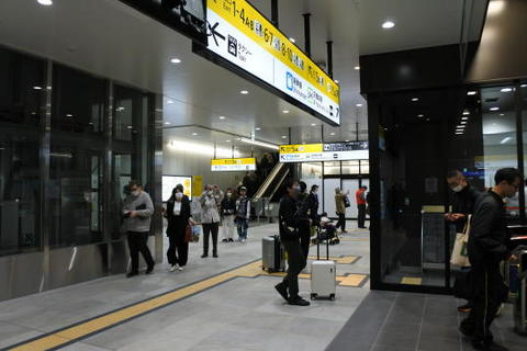新幹線改札への最短方向の出口