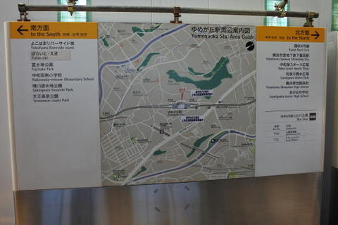 駅改札前の周辺案内図