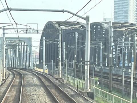 隅田川の鉄橋を渡るところ