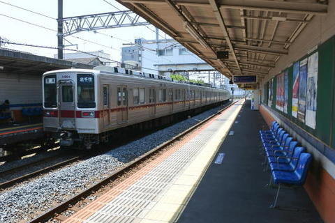 この時間帯の普通列車は浅草～北千住間の折り返し運転の模様