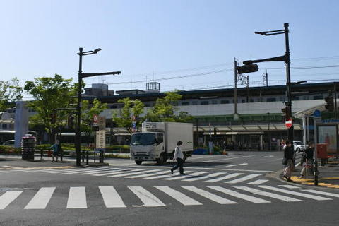 中川像の地点付近から見た南口駅前ロータリー