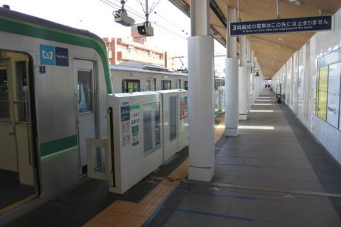駅の改良工事で本線直通の10両編成の列車も停車できるようになった