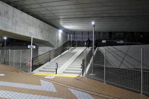 綱島街道歩道の連絡階段も設けられた