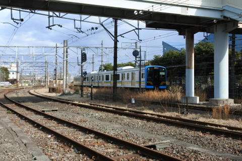 浜川崎始発の電車が入線