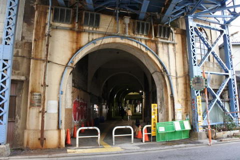 タイムトンネルの出口？的な駅の南口